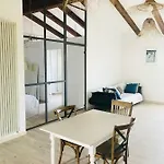 Castel Apartment *